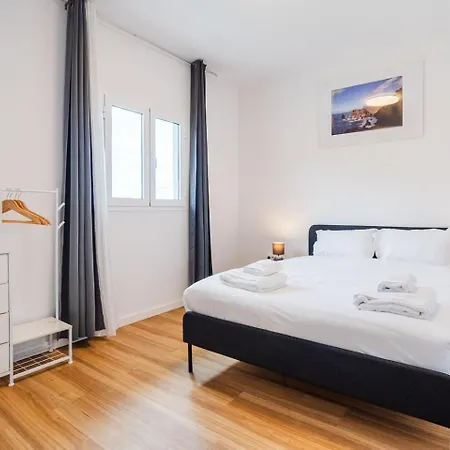 Guestready-charming Retreat With Patio & Views